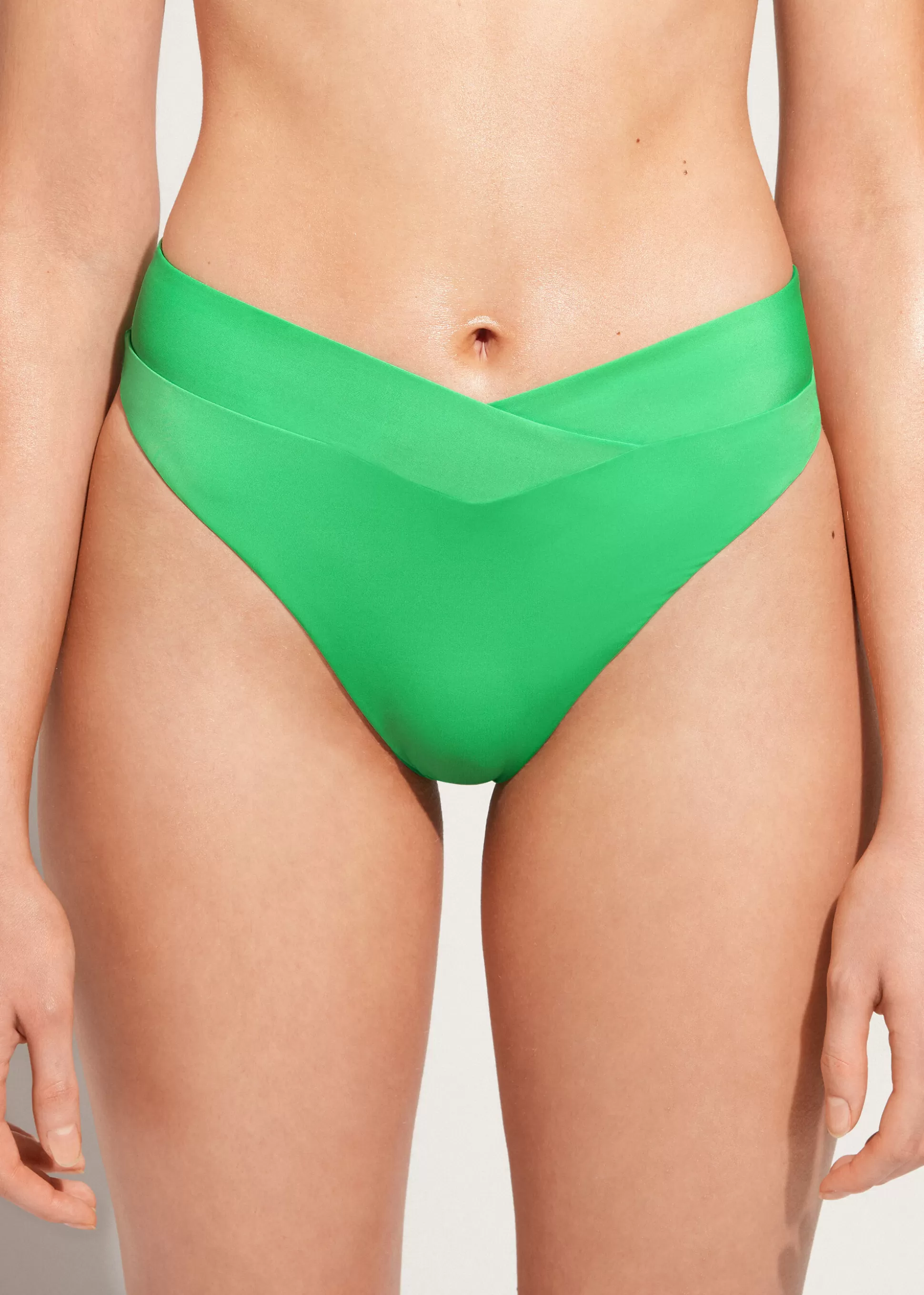 Bas De Maillot Bresilien Taille Haute Avec Coupe En V Indonesia*Calzedonia Store