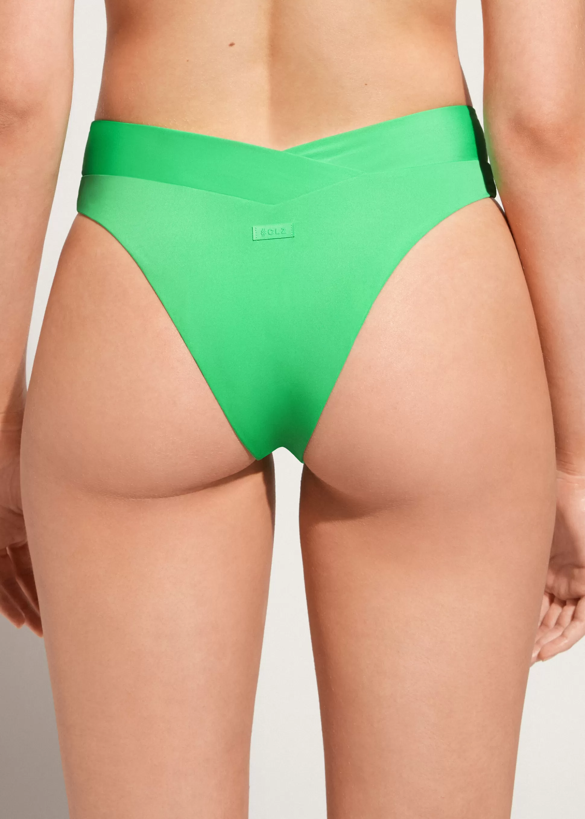 Bas De Maillot Bresilien Taille Haute Avec Coupe En V Indonesia*Calzedonia Store