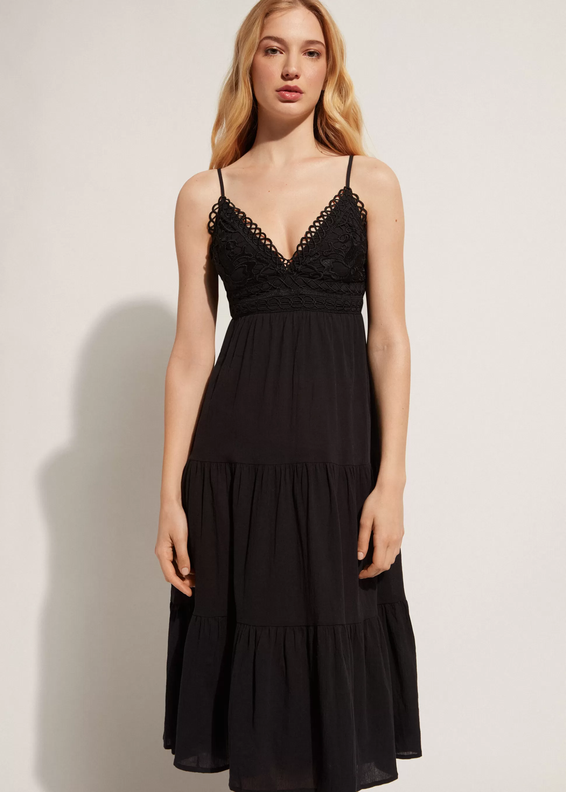 Robe Mi-Longue En Dentelle Macrame Et Jupe Volantee*Calzedonia Outlet